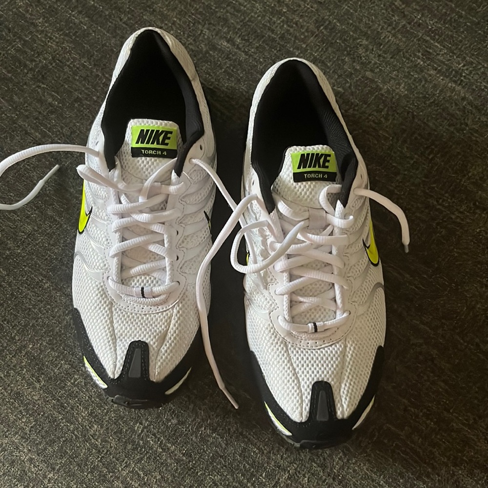 Men’s size 9 Nike Air Torch 4